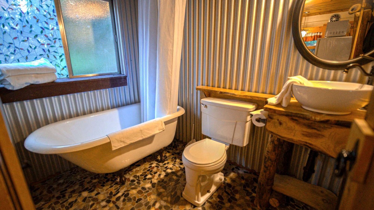 Photo of Bathroom in Twin Peaks