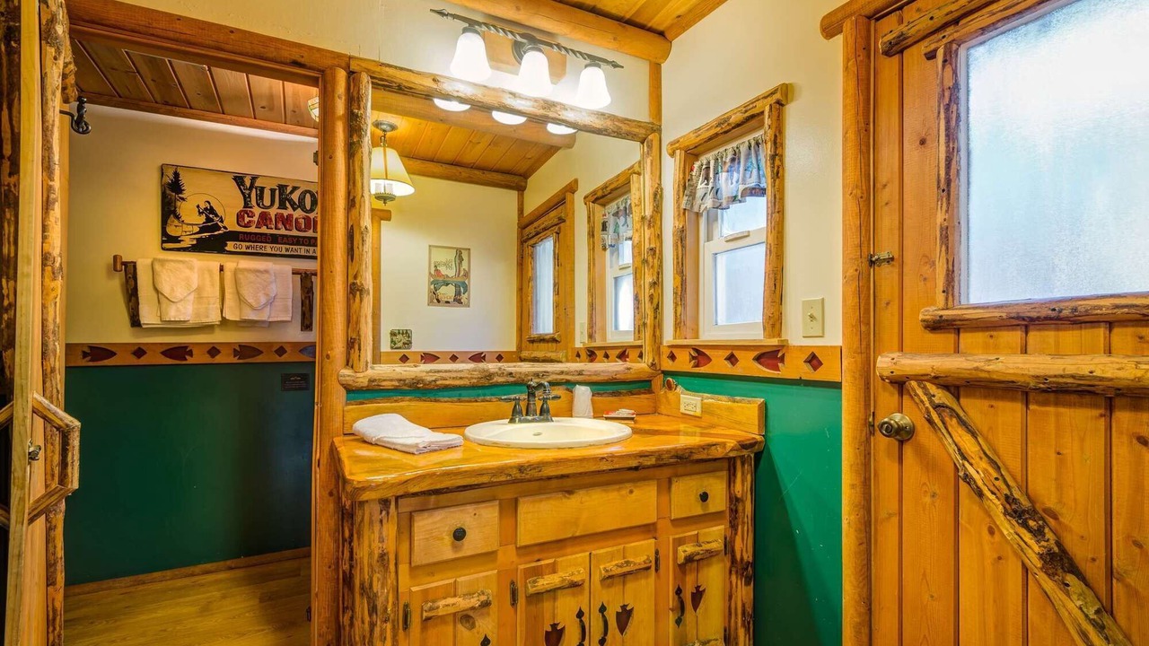 Photo of Bathroom in Twin Peaks