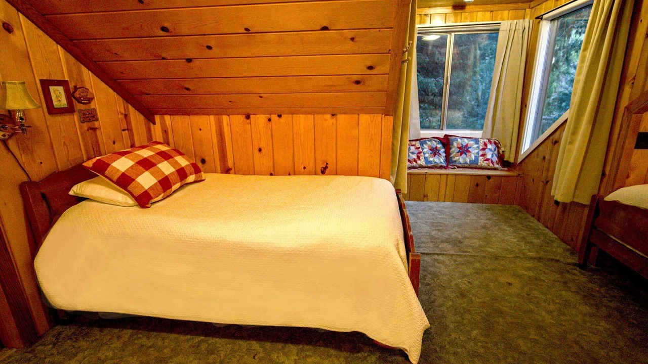 Photo of Bedroom in Twin Peaks