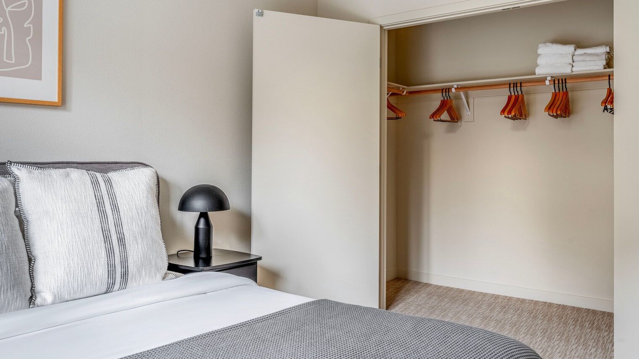Photo of Bedroom in Piedmont Avenue
