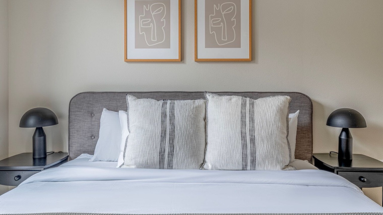 Photo of Bedroom in Piedmont Avenue