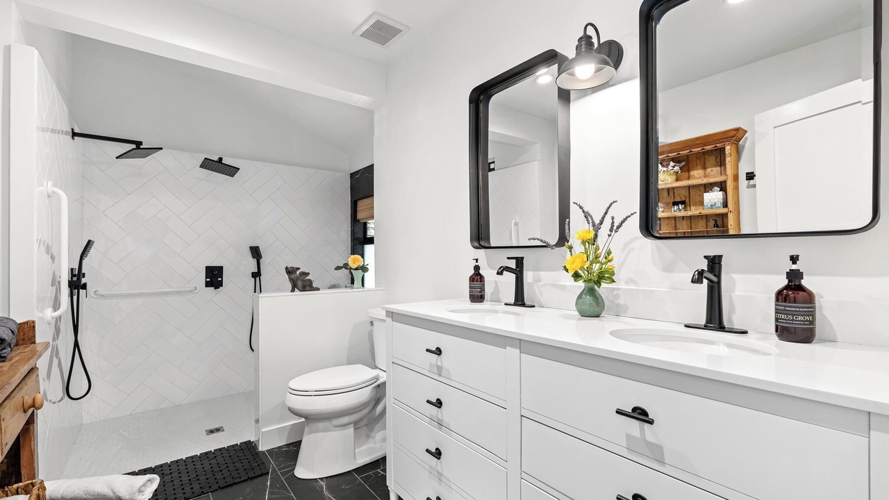 Photo of Bathroom in Los Olivos