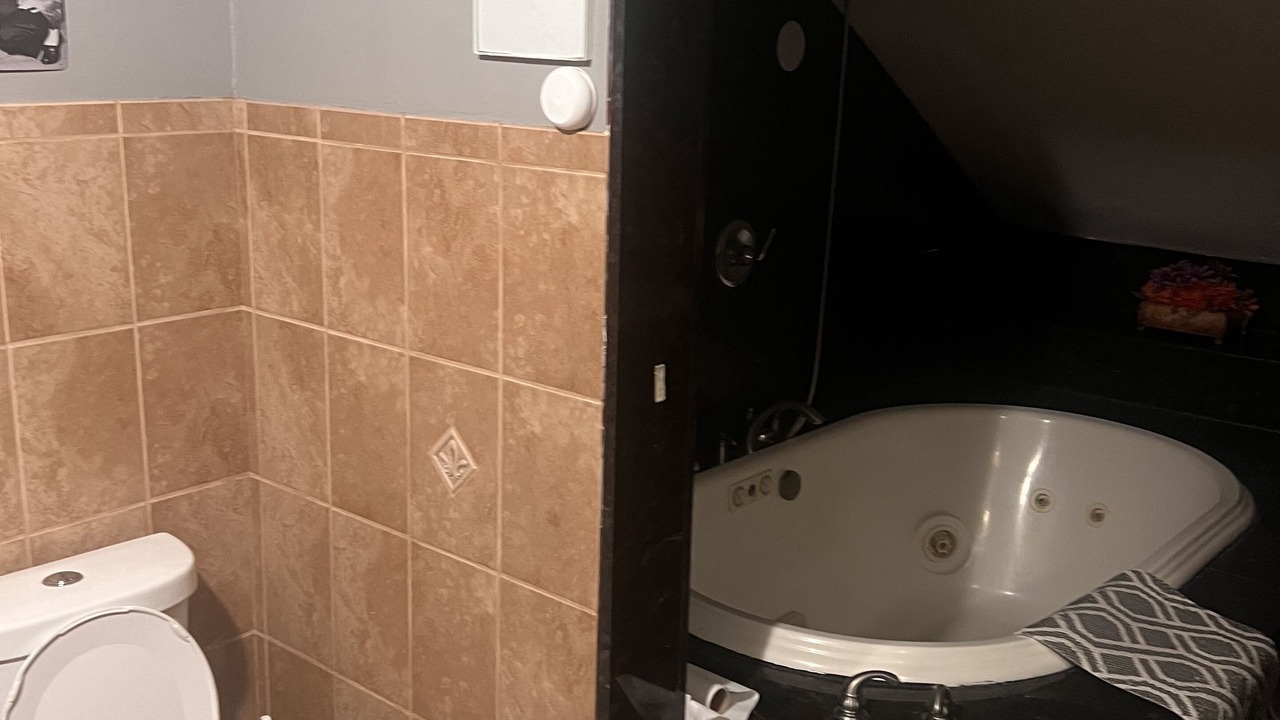 Photo of Bathroom in Downtown Riverside