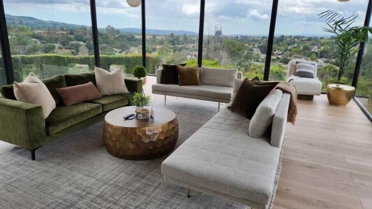 Photo of Livingroom in Charter Oak