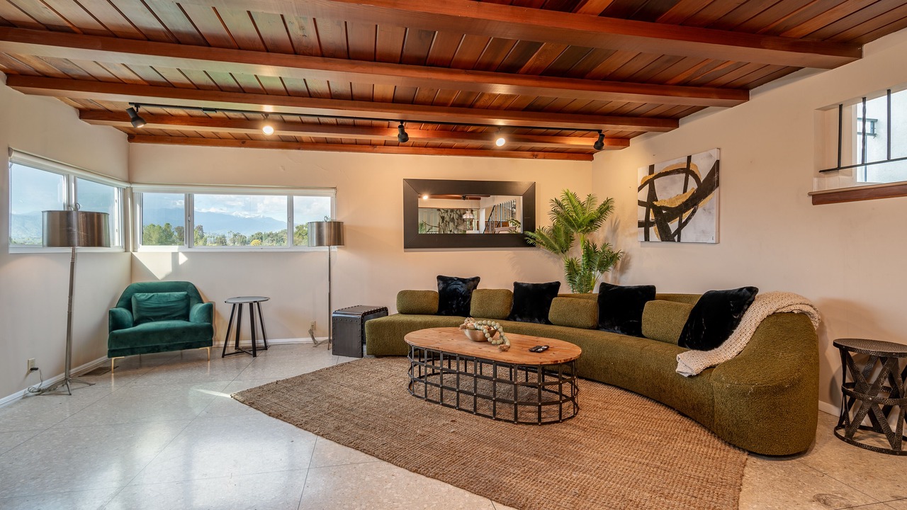 Photo of Livingroom in Charter Oak