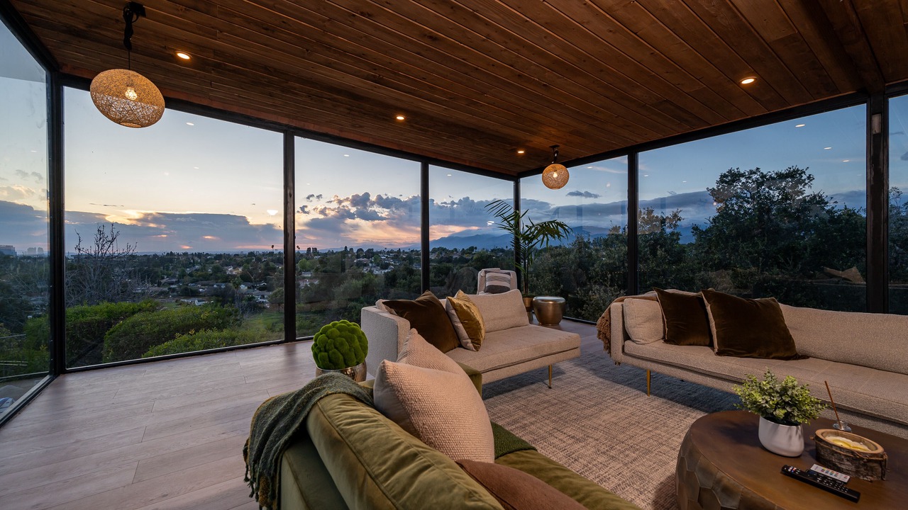 Photo of Livingroom in Charter Oak