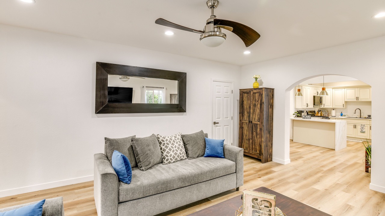Photo of Livingroom in East Los Angeles