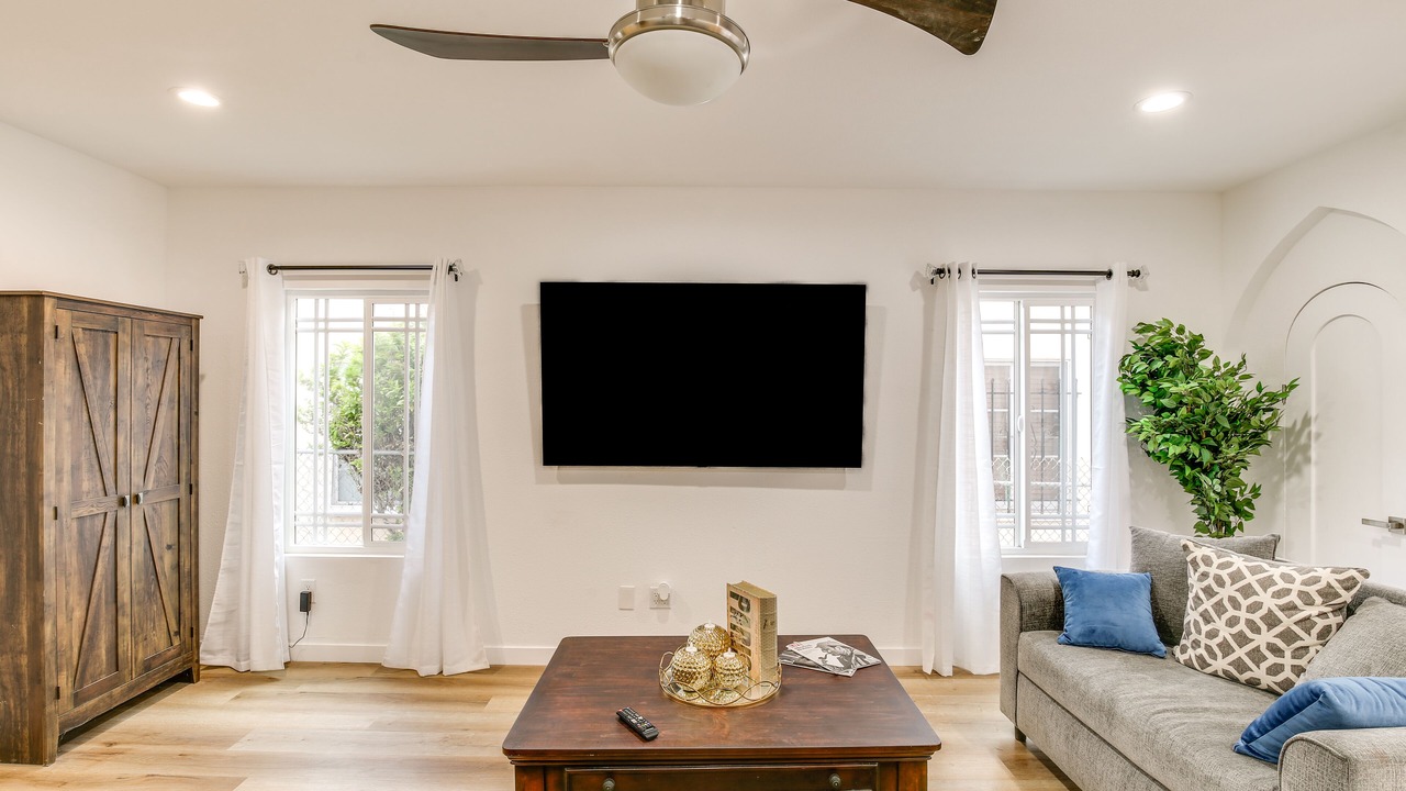 Photo of Livingroom in East Los Angeles