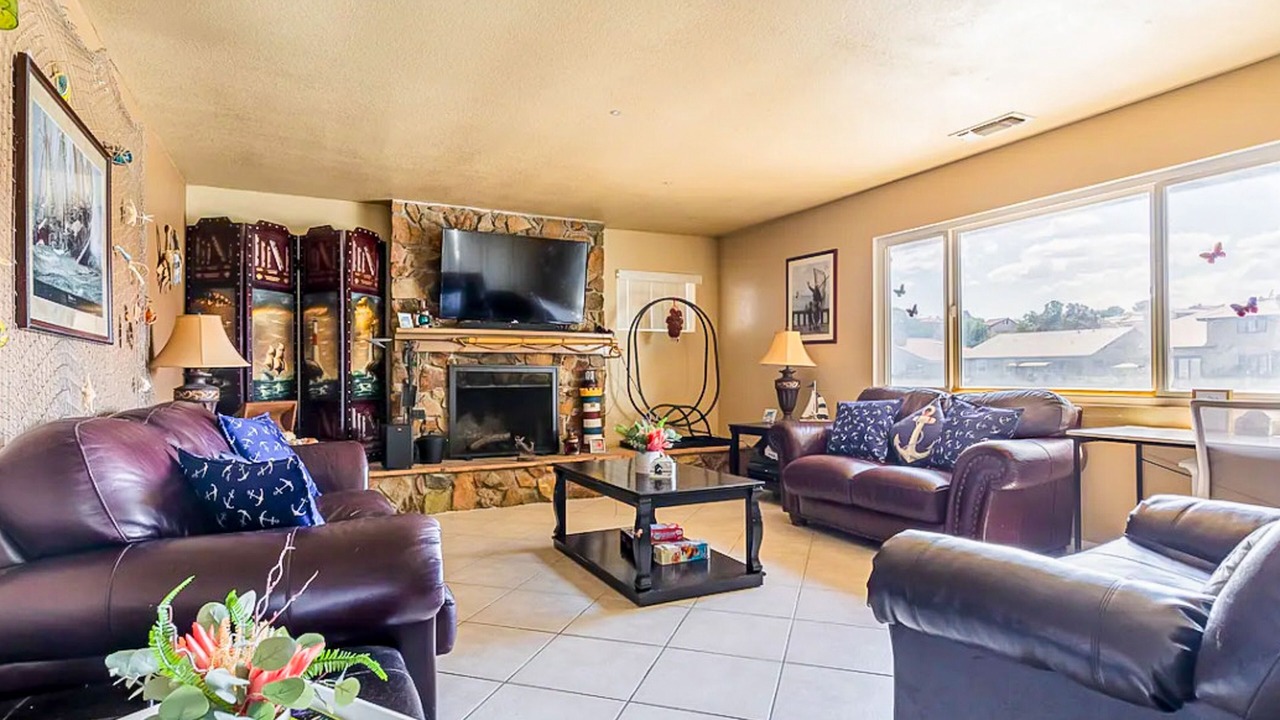Photo of Livingroom in Victorville