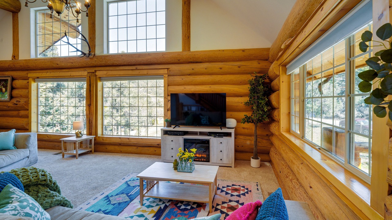Photo of Livingroom in Frazier Park