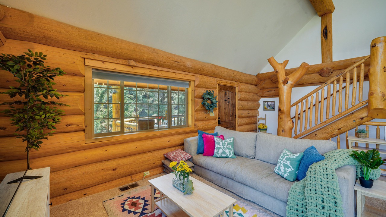 Photo of Livingroom in Frazier Park