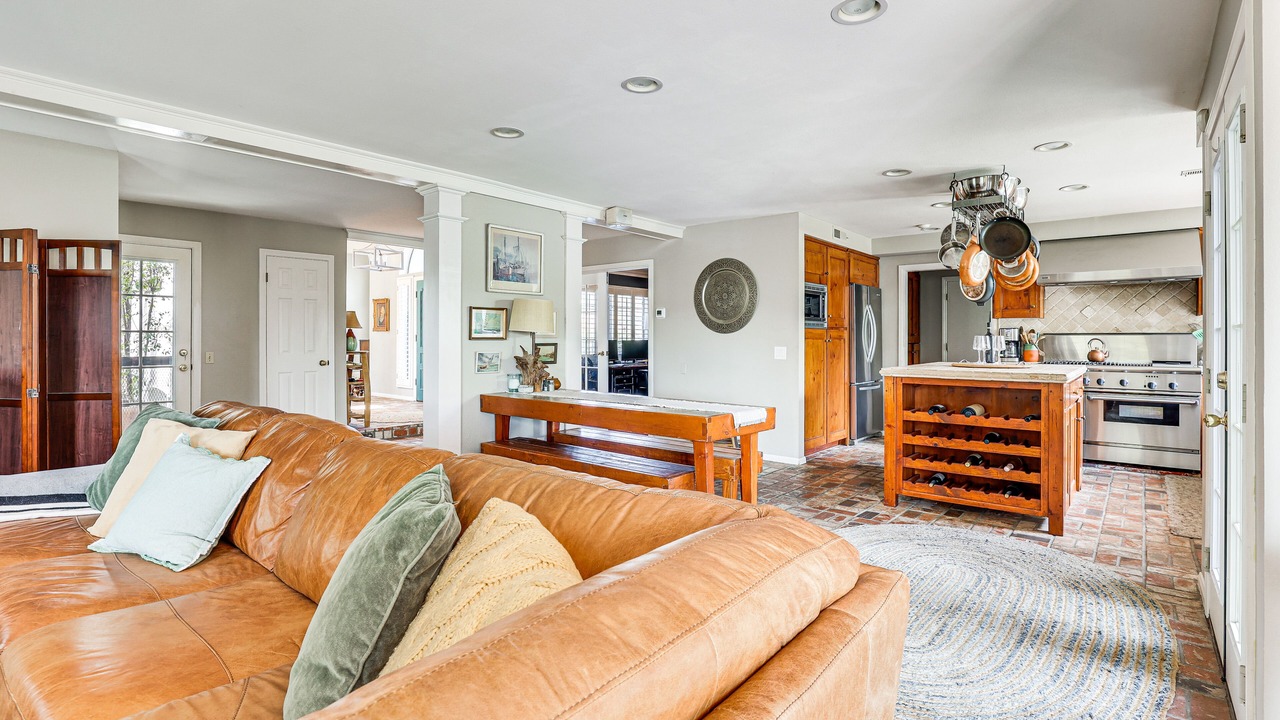 Photo of Livingroom in North Ridge