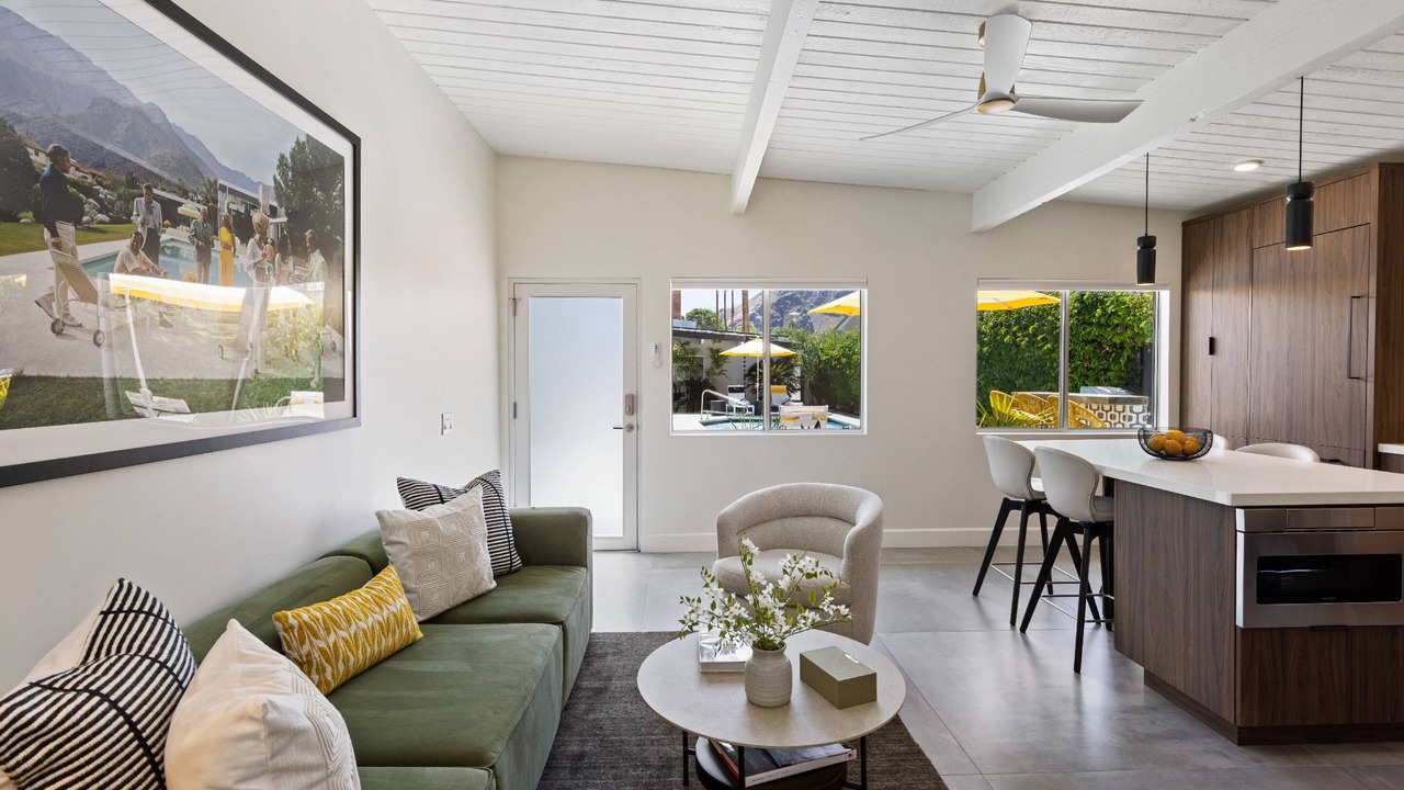 Photo of Livingroom in Historic Tennis Club