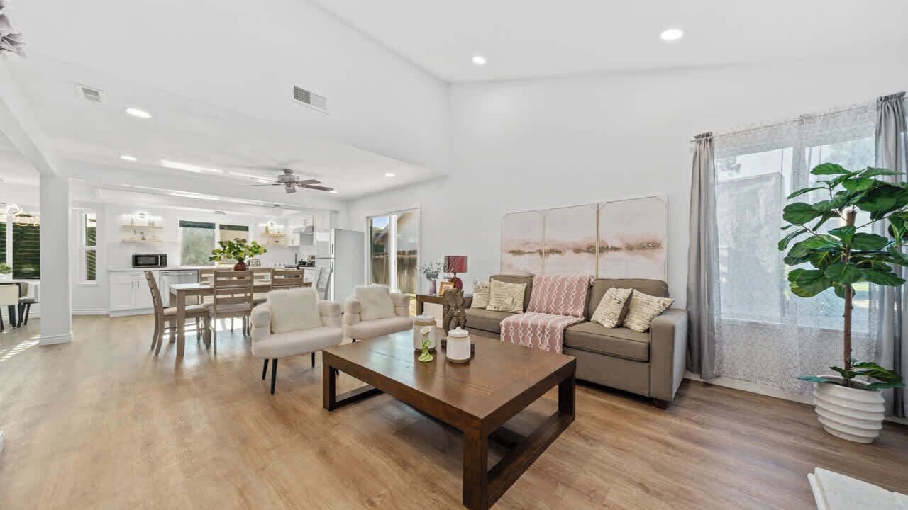 Photo of Livingroom in Fullerton