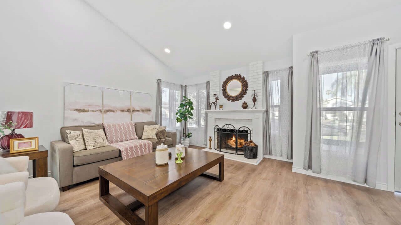 Photo of Livingroom in Fullerton