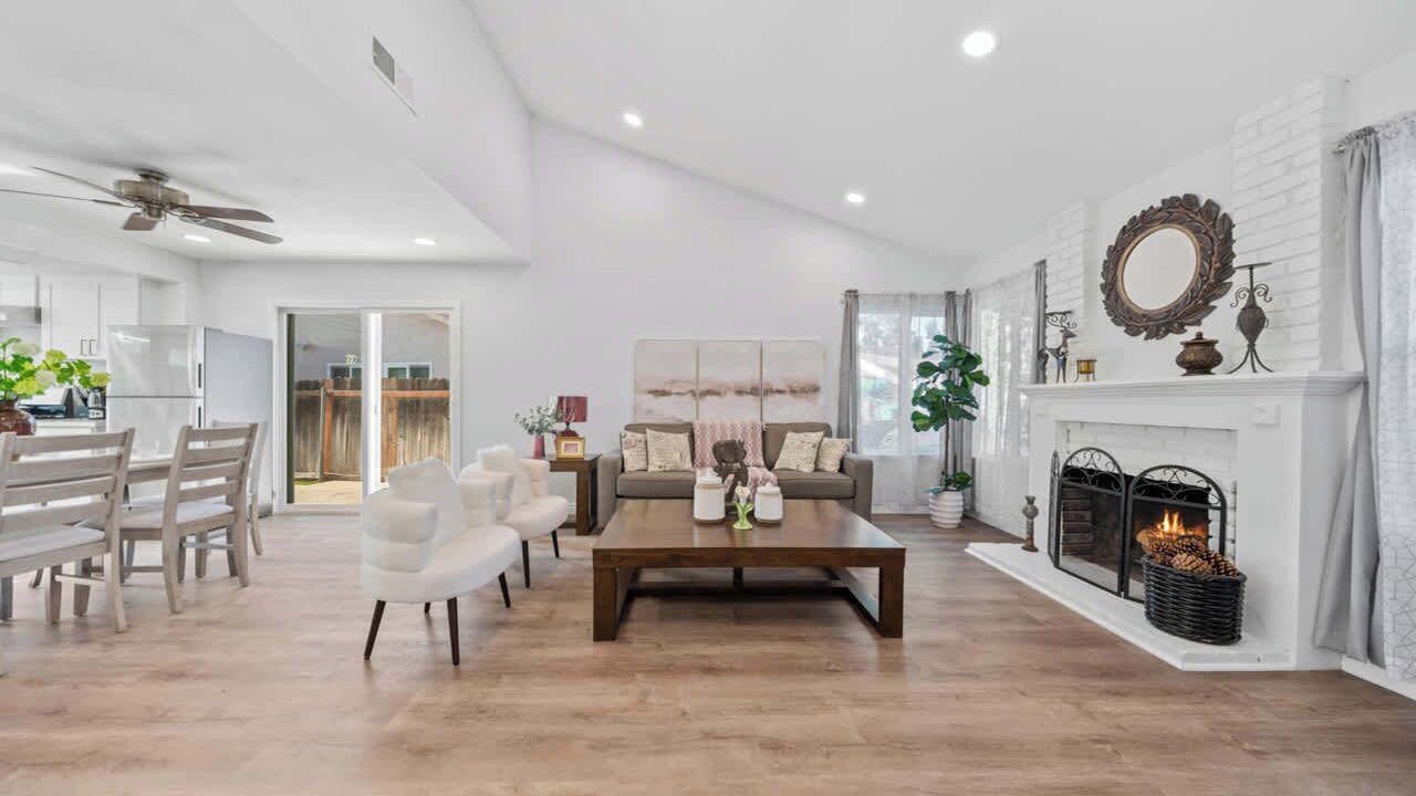 Photo of Livingroom in Fullerton