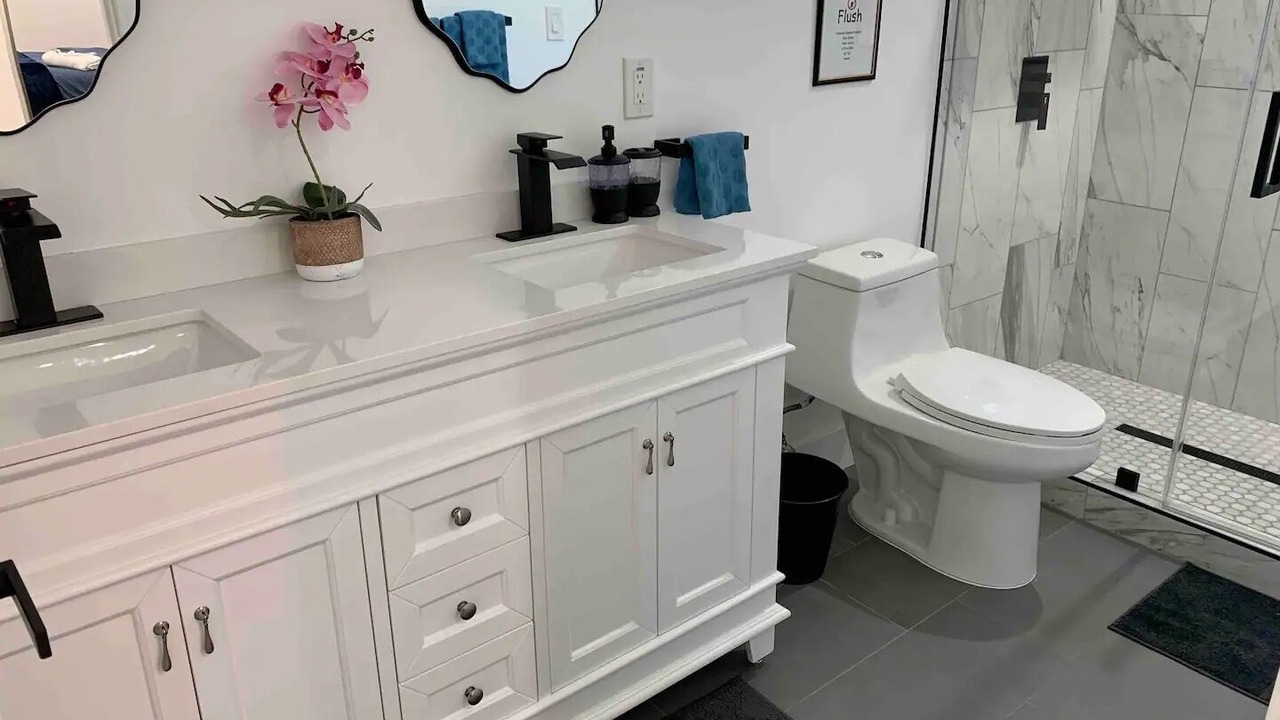 Photo of Bathroom in Little Armenia