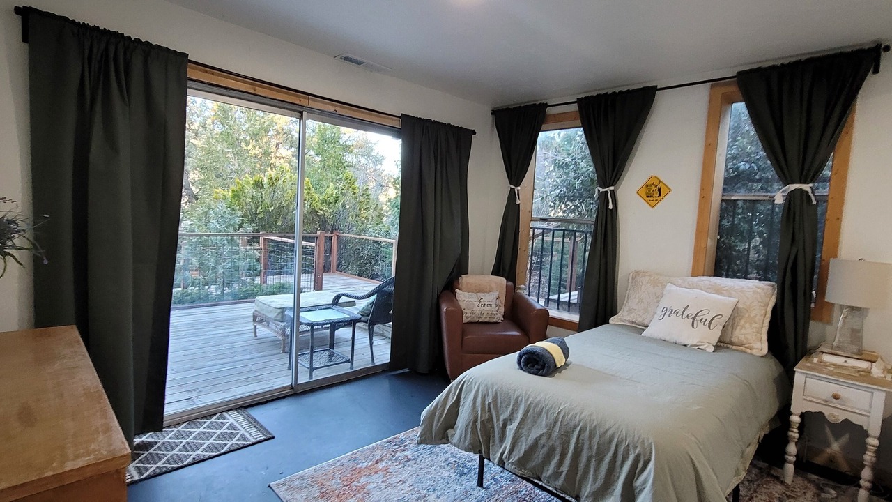 Photo of Bedroom in Frazier Park