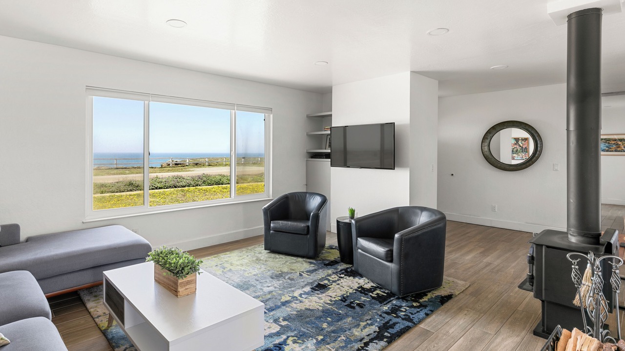 Photo of Livingroom in Point Arena