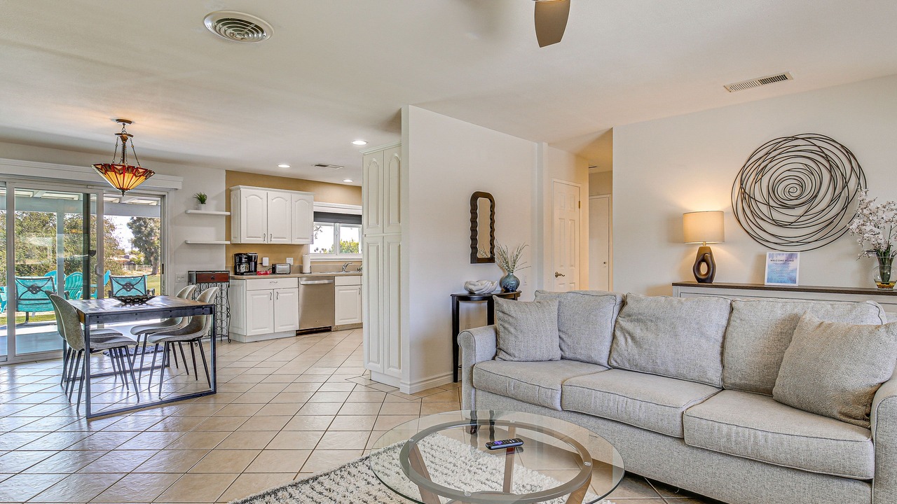 Photo of Livingroom in Palm Desert
