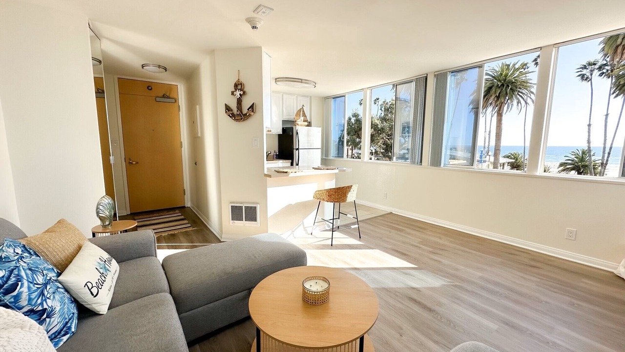 Photo of Livingroom in Downtown