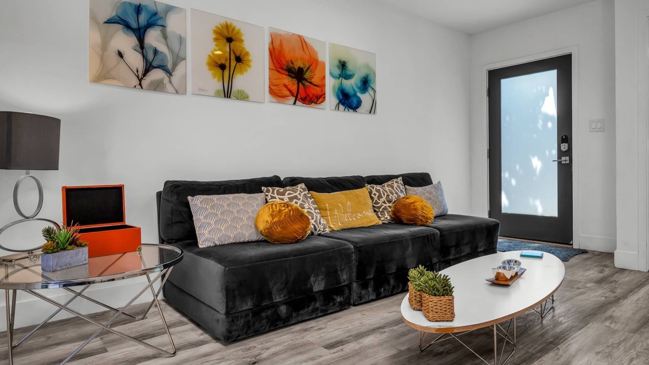 Photo of Livingroom in Valley Village