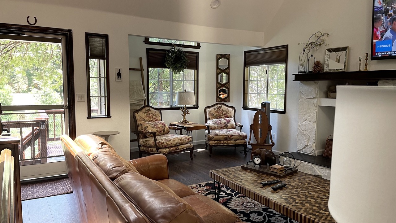 Photo of Livingroom in Cedar Glen