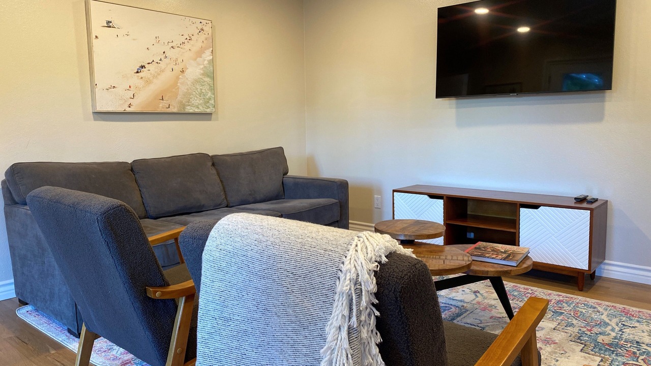 Photo of Livingroom in Woodland Hills
