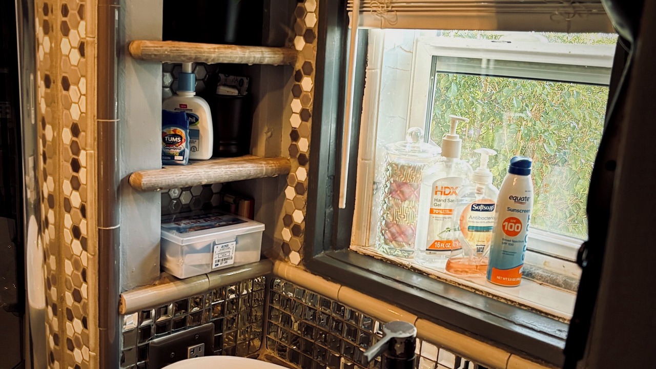 Photo of Bathroom in Hollywood Heights