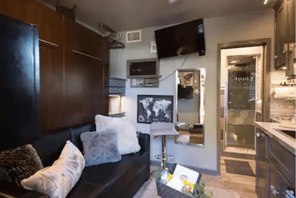 Photo of Livingroom in Hollywood Heights