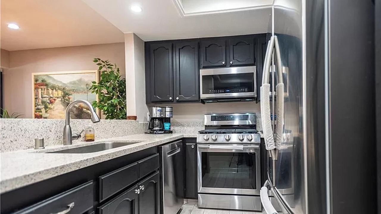 Photo of Kitchen in Warner Center