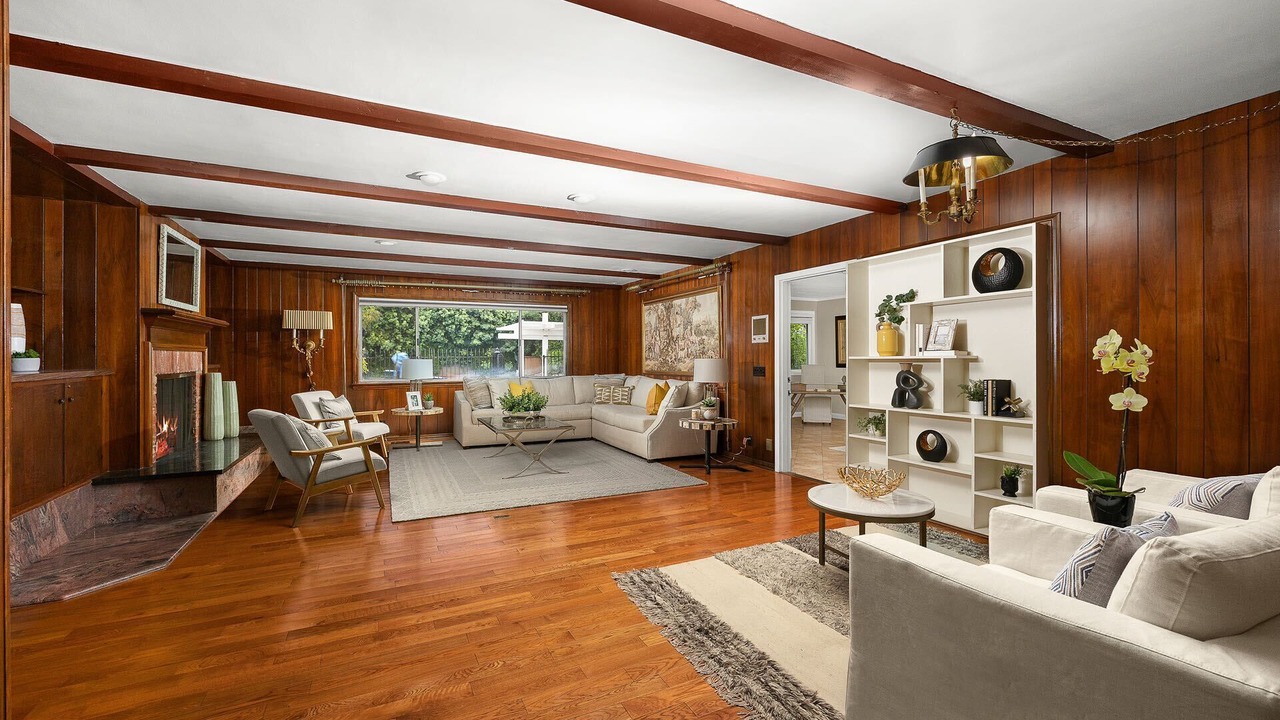 Photo of Livingroom in East Pasadena