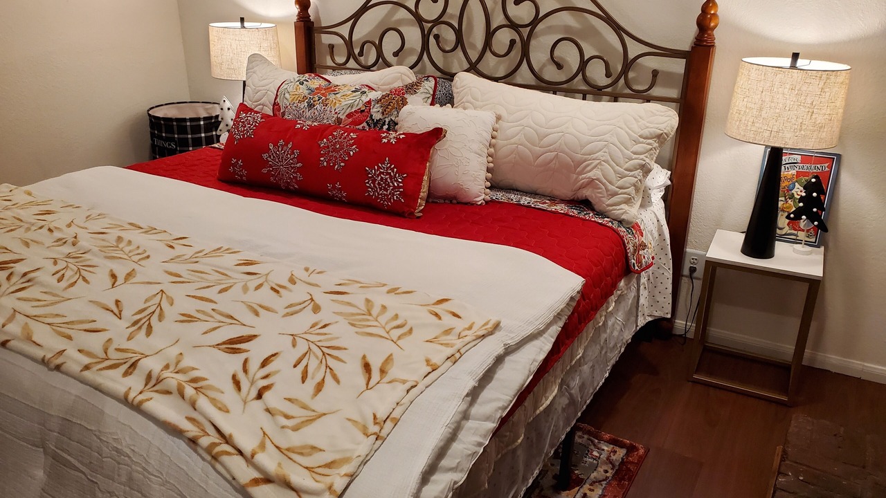 Photo of Bedroom in Twin Peaks