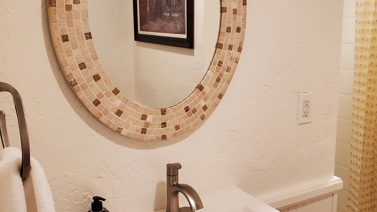 Photo of Bathroom in Twin Peaks