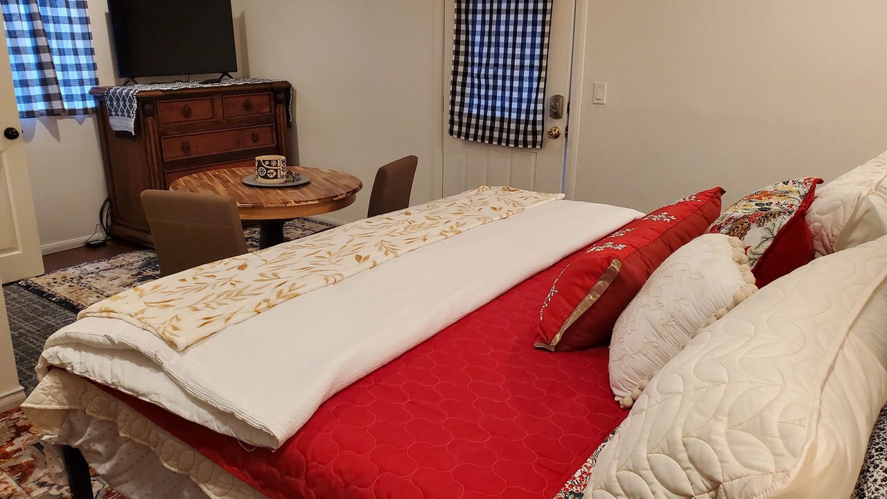 Photo of Bedroom in Twin Peaks