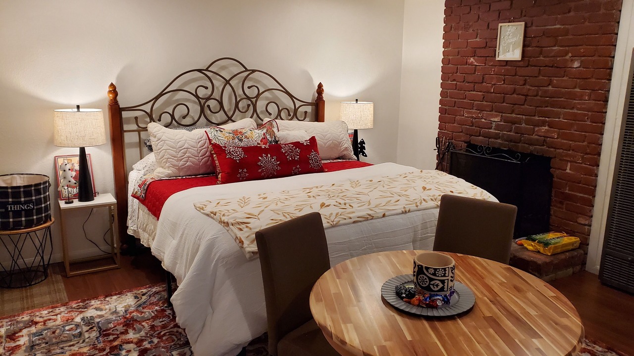 Photo of Bedroom in Twin Peaks
