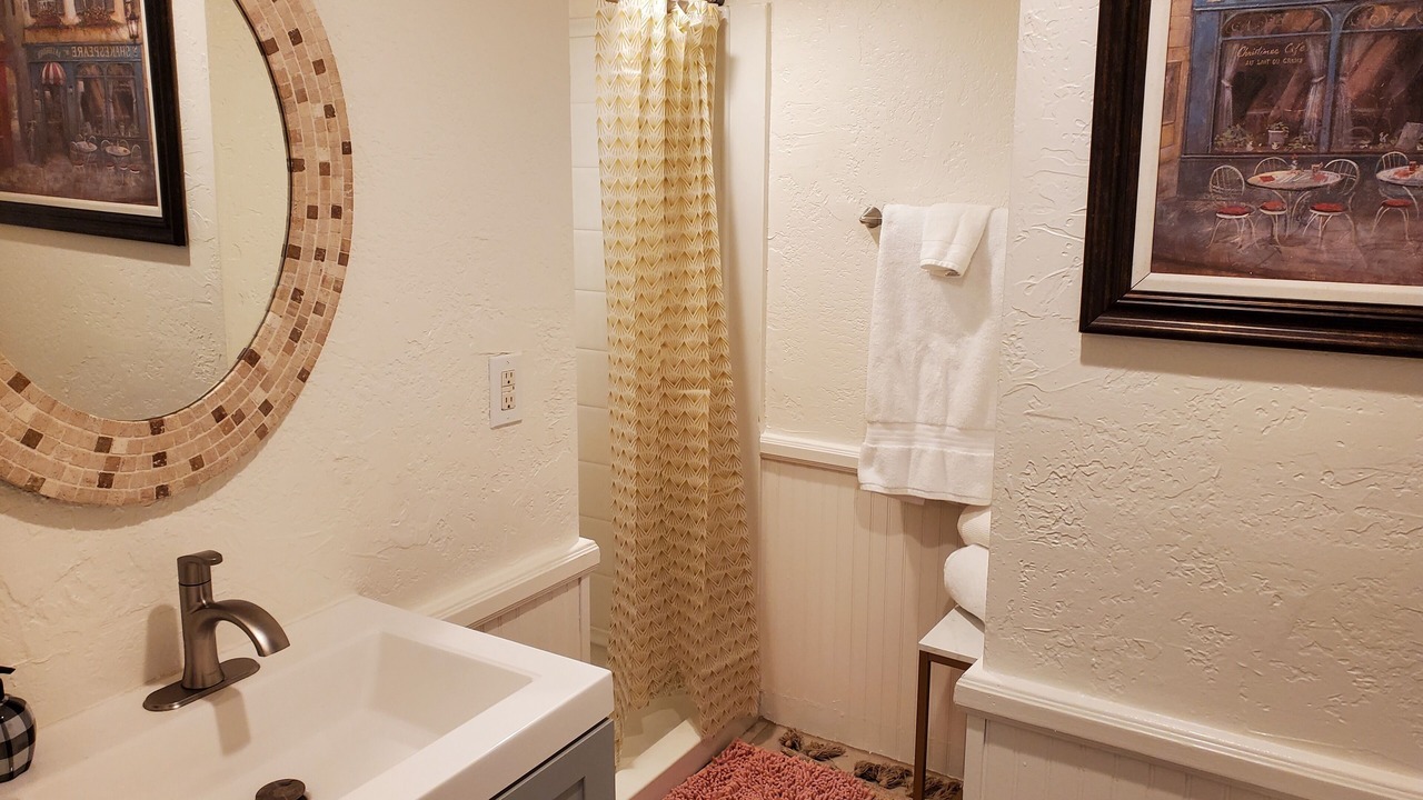 Photo of Bathroom in Twin Peaks
