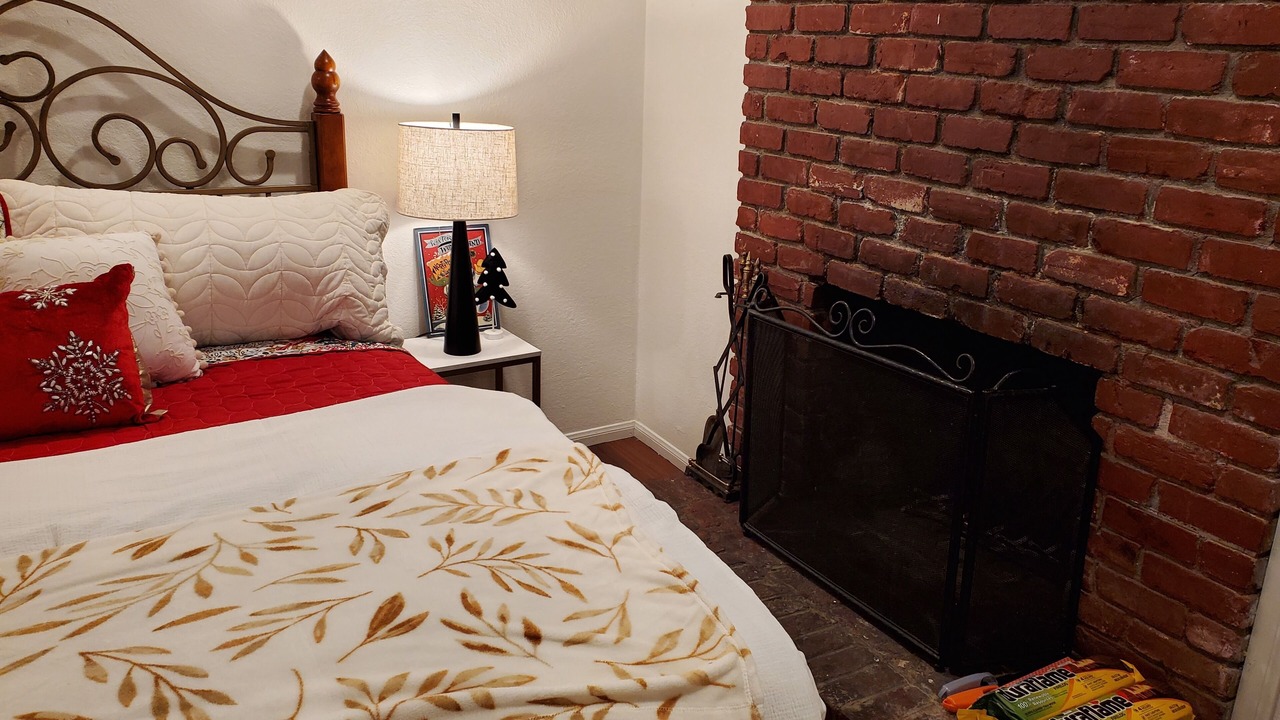 Photo of Bedroom in Twin Peaks