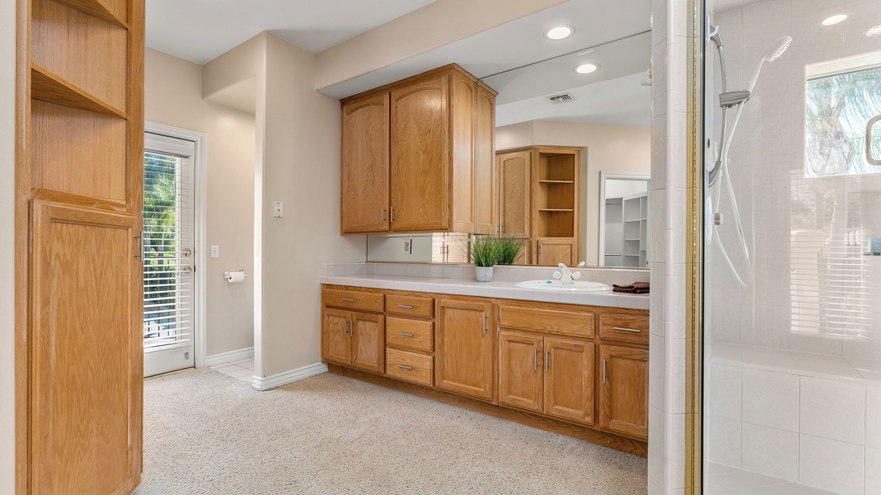 Photo of Bathroom in Lakeland Village