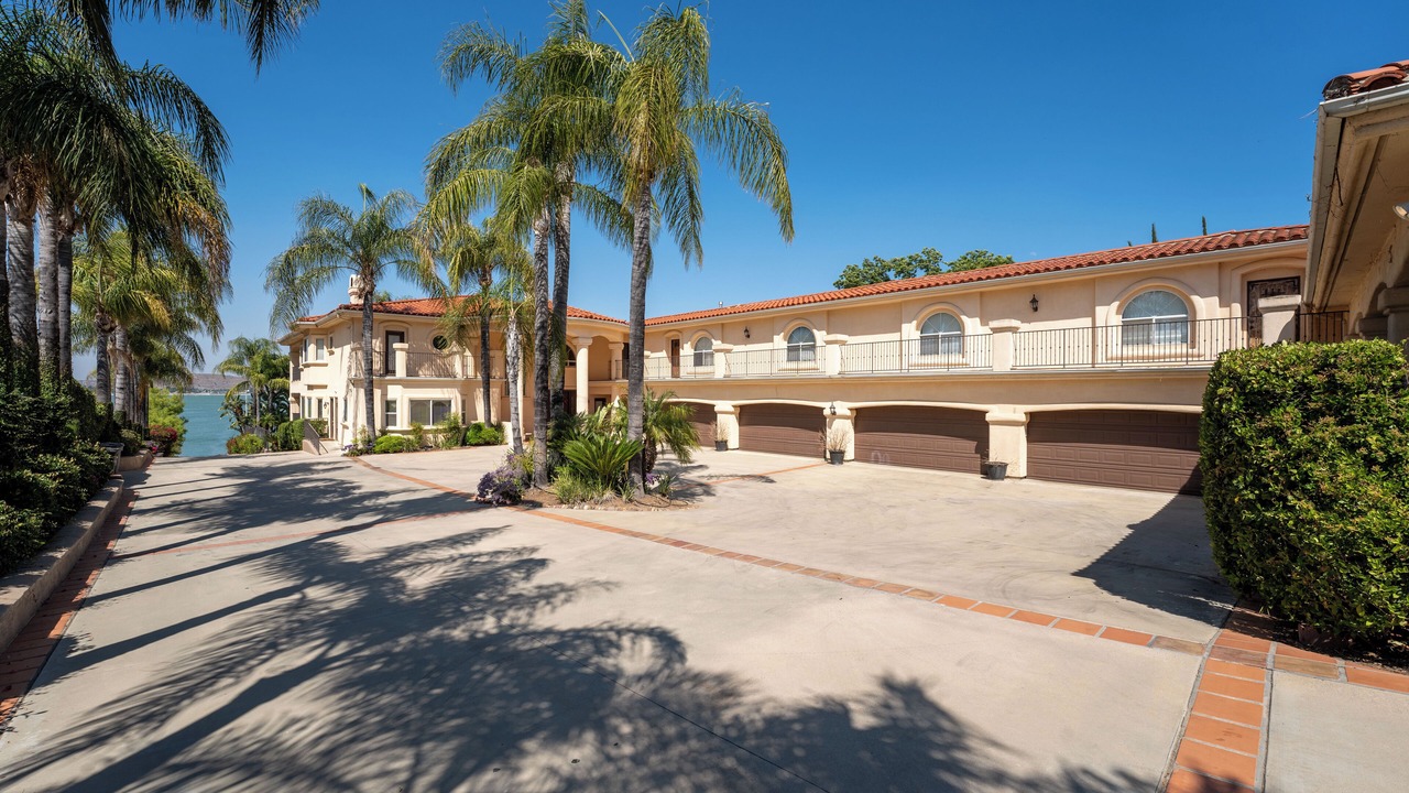 Photo of Outdoor in Lakeland Village
