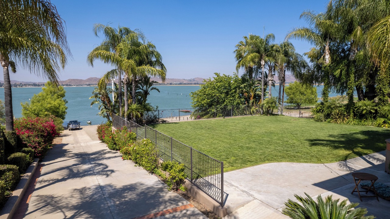 Photo of Outdoor in Lakeland Village