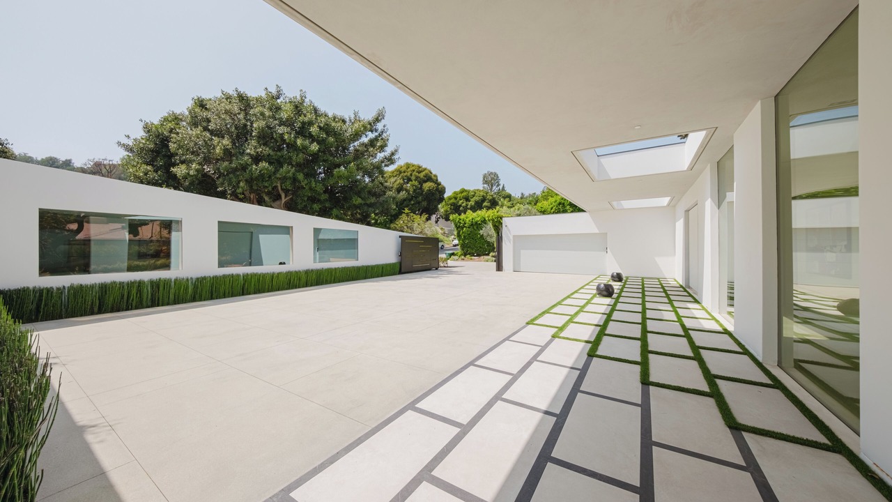Photo of Outdoor in Trousdale Estates