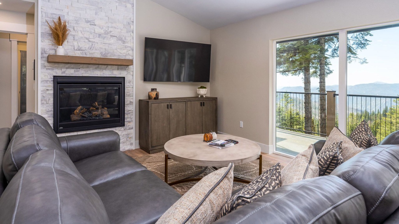 Photo of Livingroom in Yosemite West
