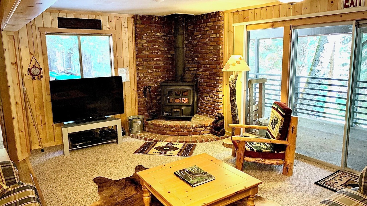 Photo of Livingroom in Fish Camp