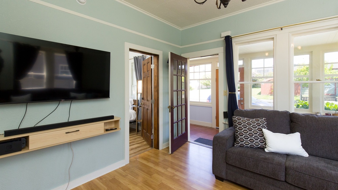 Photo of Livingroom in Eureka