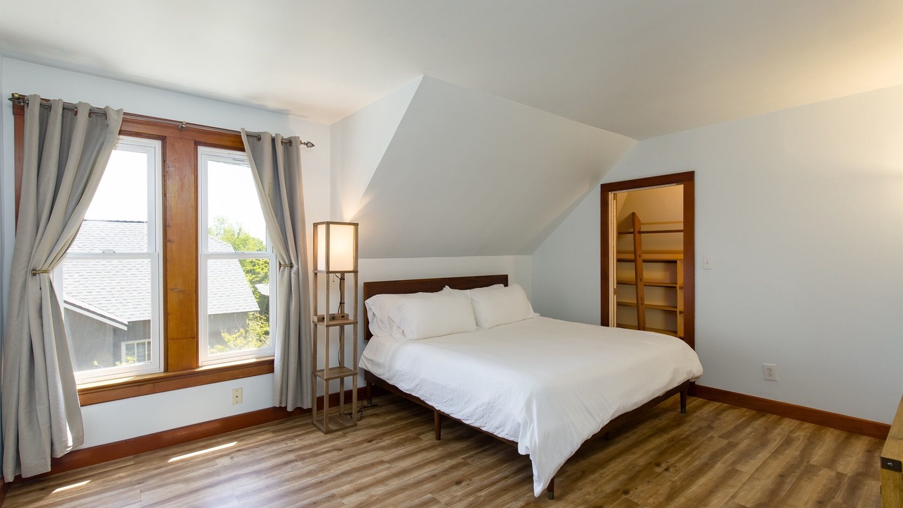 Photo of Bedroom in Eureka