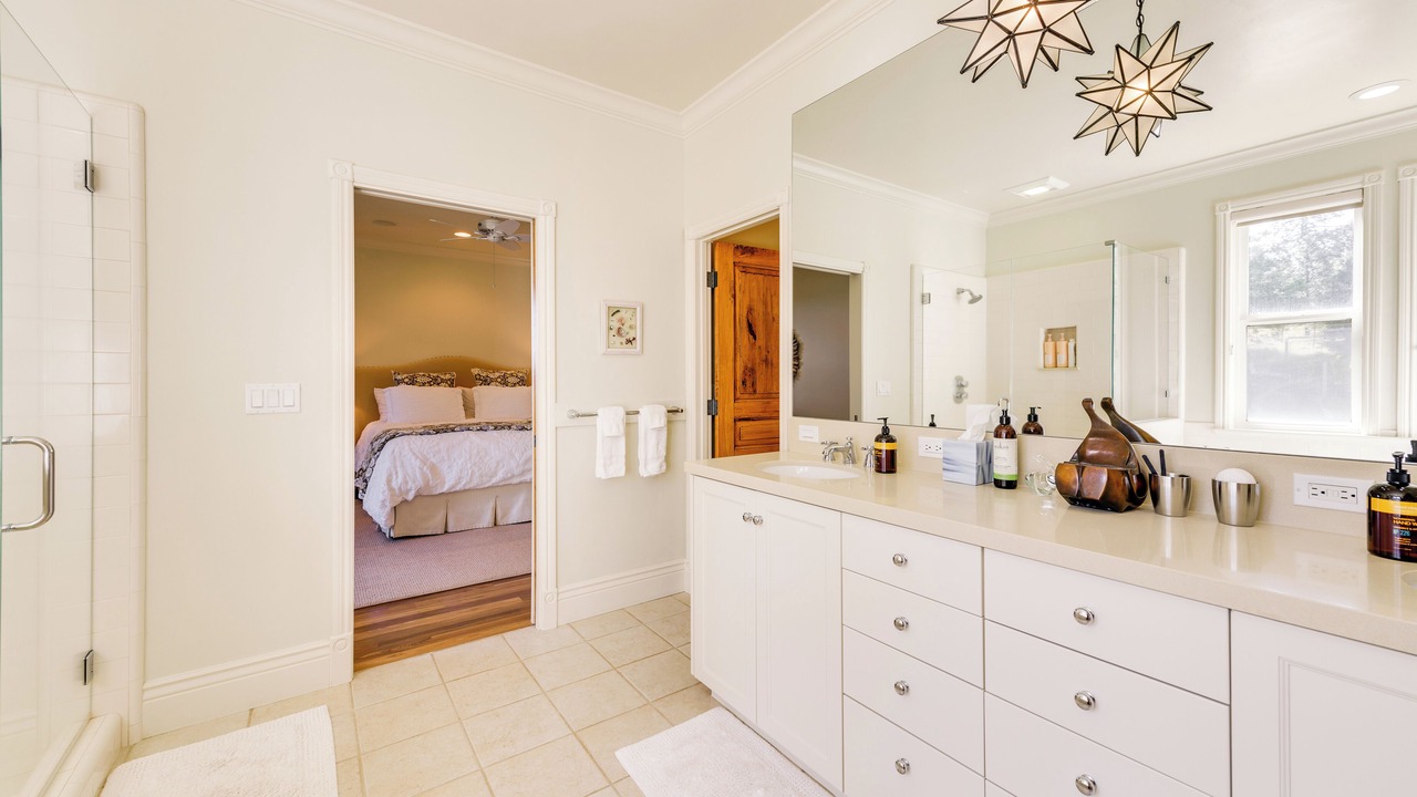 Photo of Bathroom in Kelseyville