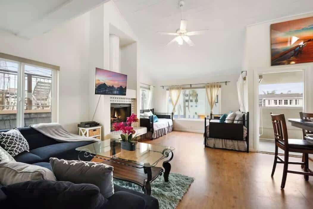 Photo of Livingroom in Mission Beach