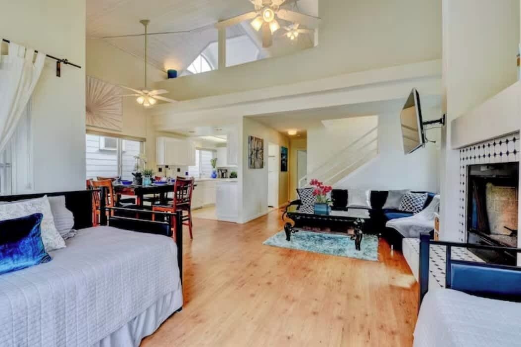 Photo of Livingroom in Mission Beach
