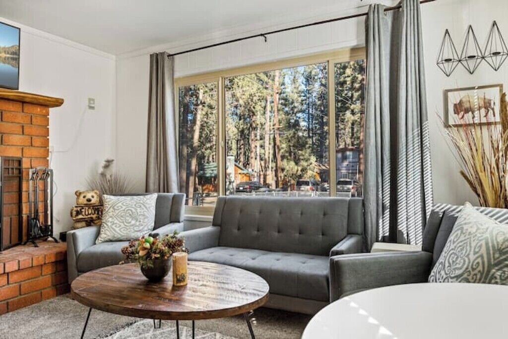 Photo of Livingroom in Big Bear City